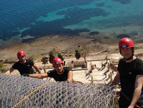 Onların İşi Tehlike 12