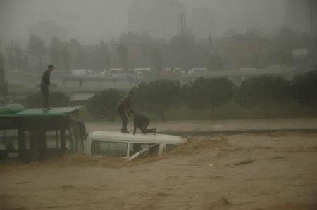 İstanbul'da sel kurbanlarının sayısı artıyor 15