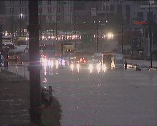 İstanbul'da sel kurbanlarının sayısı artıyor 17