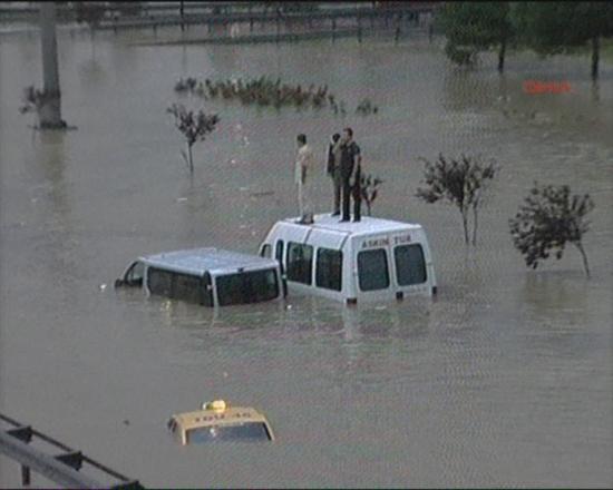 İstanbul'da sel kurbanlarının sayısı artıyor 21