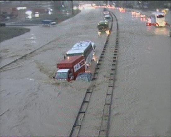İstanbul'da sel kurbanlarının sayısı artıyor 22