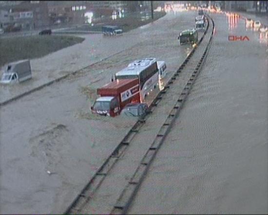 İstanbul'da sel kurbanlarının sayısı artıyor 23