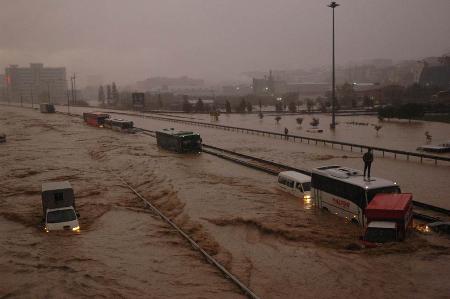 İstanbul'da sel kurbanlarının sayısı artıyor 6
