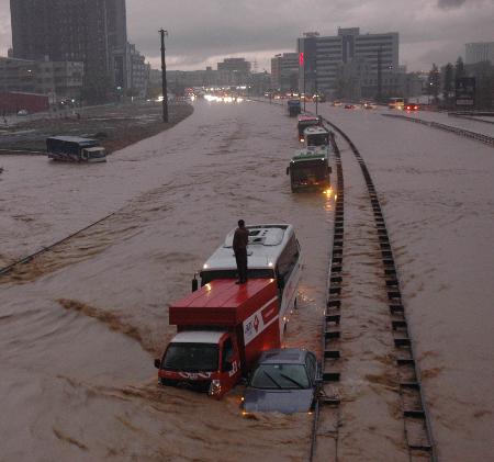 İstanbul'da sel kurbanlarının sayısı artıyor 8