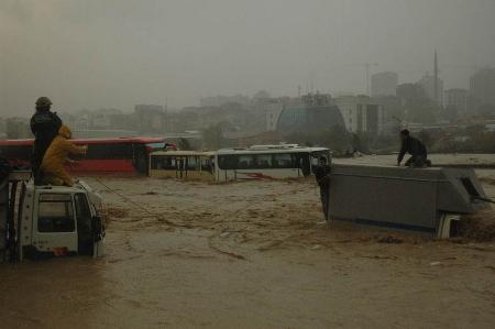 İstanbul'da sel kurbanlarının sayısı artıyor 9