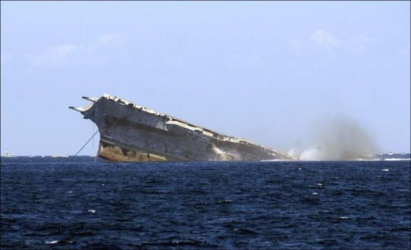 Amerikan Savaş Gemisi Böyle Battı 12