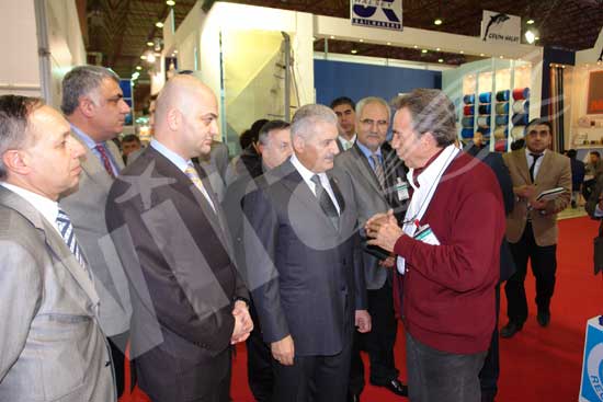 Bakan Yıldırım katılımcılar ve ziyaretçilerle yakından ilgilendi 10