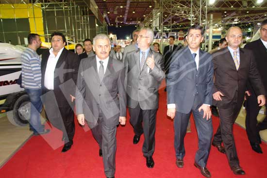Bakan Yıldırım katılımcılar ve ziyaretçilerle yakından ilgilendi 16