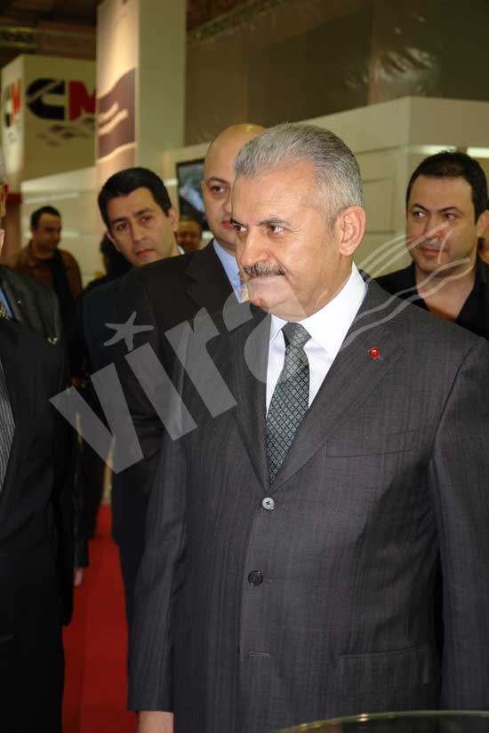 Bakan Yıldırım katılımcılar ve ziyaretçilerle yakından ilgilendi 19