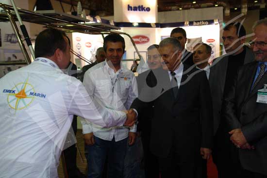 Bakan Yıldırım katılımcılar ve ziyaretçilerle yakından ilgilendi 21