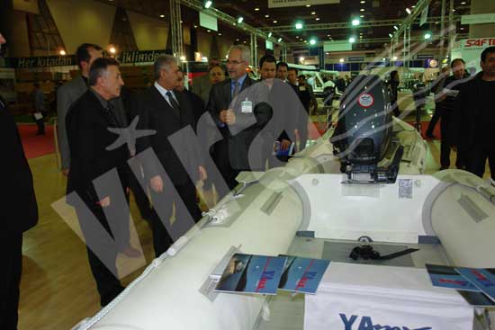 Bakan Yıldırım katılımcılar ve ziyaretçilerle yakından ilgilendi 27