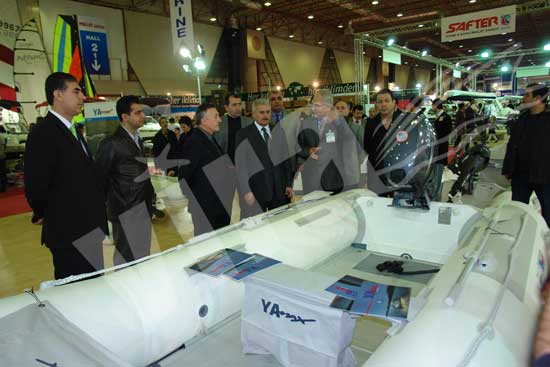 Bakan Yıldırım katılımcılar ve ziyaretçilerle yakından ilgilendi 28