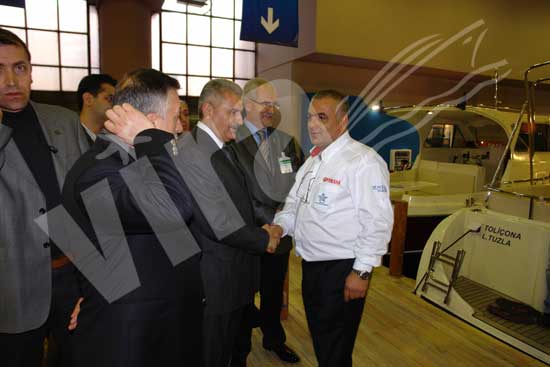 Bakan Yıldırım katılımcılar ve ziyaretçilerle yakından ilgilendi 30