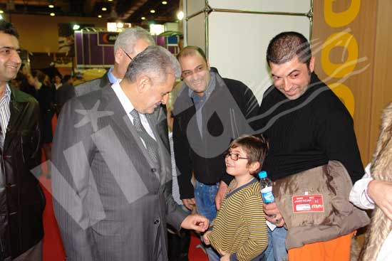 Bakan Yıldırım katılımcılar ve ziyaretçilerle yakından ilgilendi 32