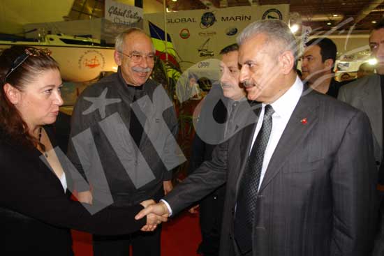 Bakan Yıldırım katılımcılar ve ziyaretçilerle yakından ilgilendi 39