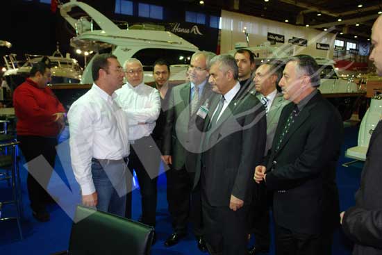 Bakan Yıldırım katılımcılar ve ziyaretçilerle yakından ilgilendi 42