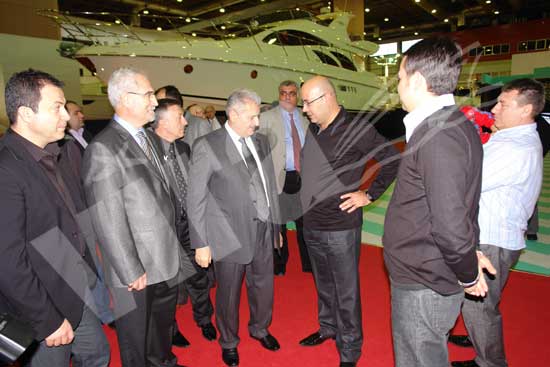 Bakan Yıldırım katılımcılar ve ziyaretçilerle yakından ilgilendi 45