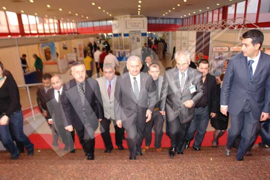 Bakan Yıldırım katılımcılar ve ziyaretçilerle yakından ilgilendi 5