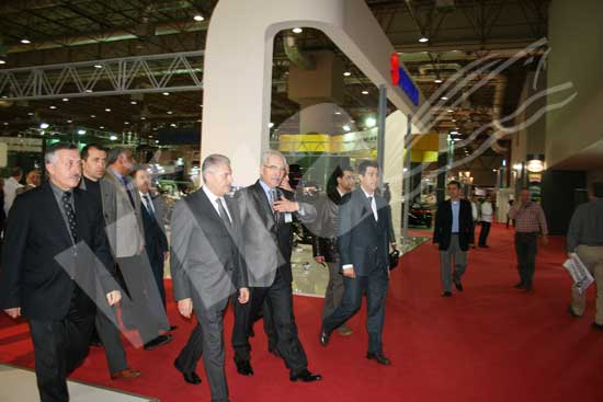 Bakan Yıldırım katılımcılar ve ziyaretçilerle yakından ilgilendi 51