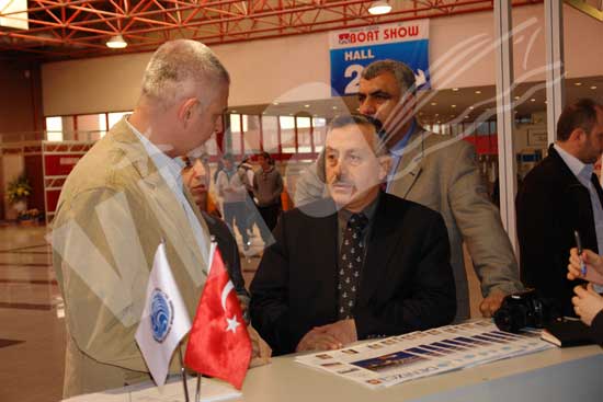 Bakan Yıldırım katılımcılar ve ziyaretçilerle yakından ilgilendi 56