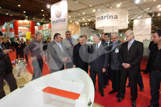 Bakan Yıldırım katılımcılar ve ziyaretçilerle yakından ilgilendi 9