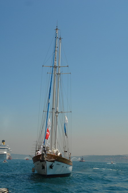 Boylu Soylu yelkenler İstanbul'da 1