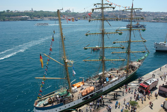 Boylu Soylu yelkenler İstanbul'da 10