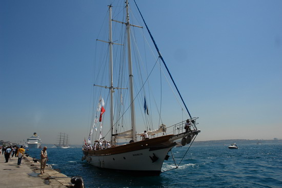 Boylu Soylu yelkenler İstanbul'da 2