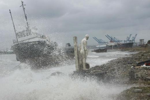 6 gemi Panama'da karaya oturdu 5