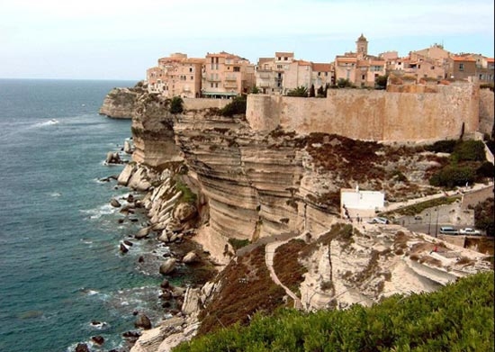 İşte uçurum kıyısındaki kentler 11