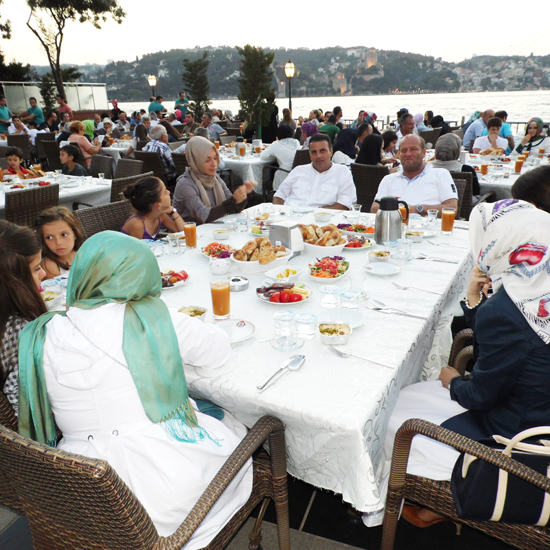 Dentur Avrasya ailesi iftarda buluştu 6