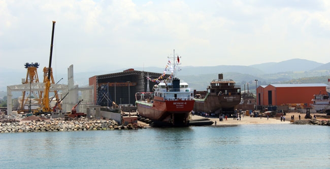 "M/T BEYKOZ-E" denize indirildi 1