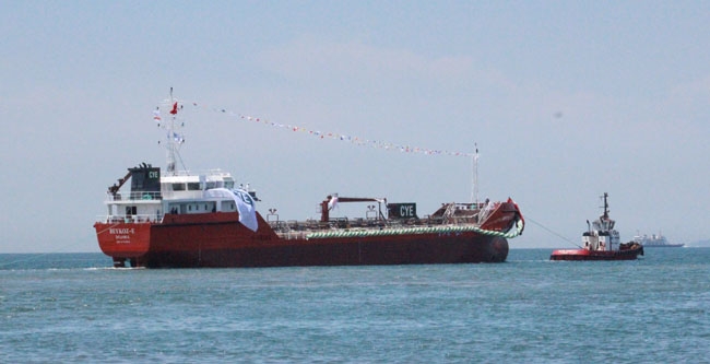 "M/T BEYKOZ-E" denize indirildi 15