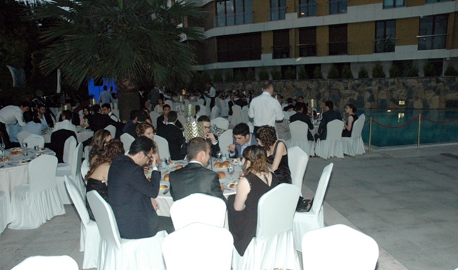 İTÜDF'li öğrenciler mezuniyet yemeğinde buluştu 8