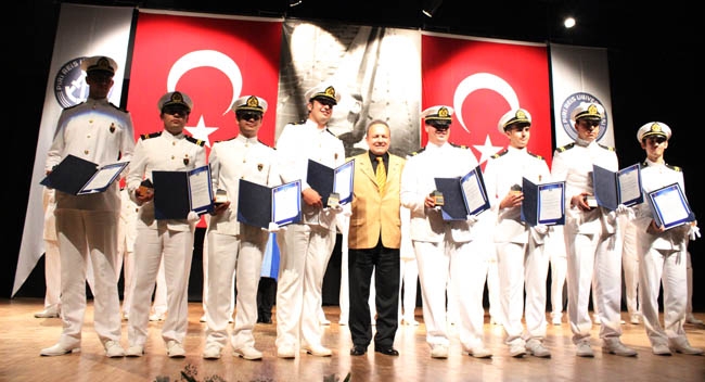 PRÜ, ilk mezunlarını dünya denizlerine armağan etti 33