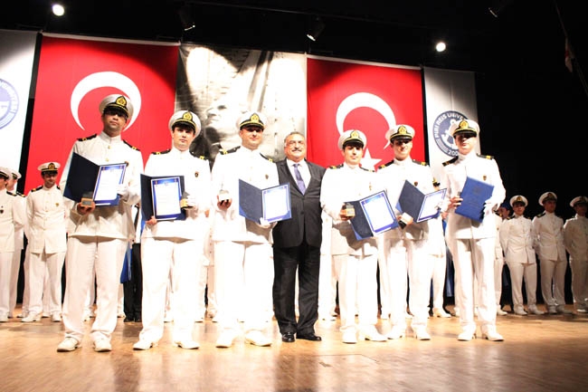 PRÜ, ilk mezunlarını dünya denizlerine armağan etti 35