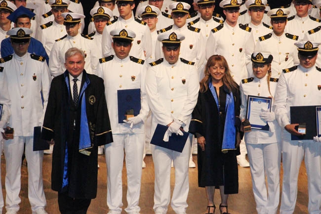 PRÜ, ilk mezunlarını dünya denizlerine armağan etti 38