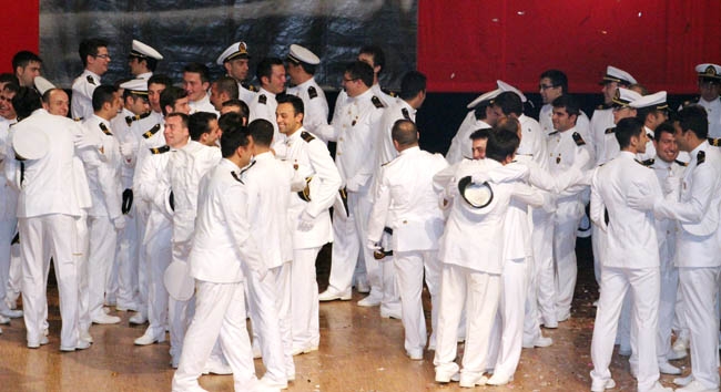 PRÜ, ilk mezunlarını dünya denizlerine armağan etti 43