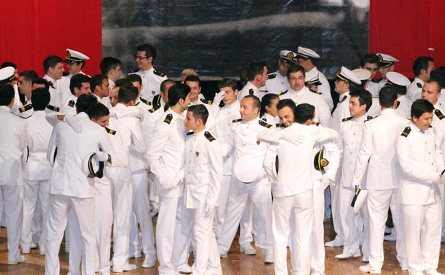 PRÜ, ilk mezunlarını dünya denizlerine armağan etti 44