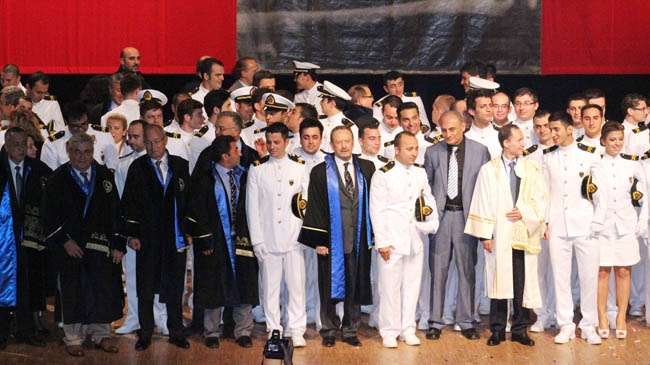 PRÜ, ilk mezunlarını dünya denizlerine armağan etti 45