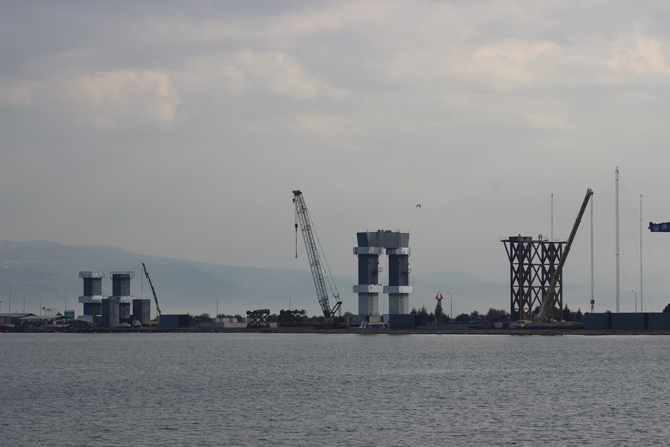 Körfez Geçiş Köprüsü'nün ayakları 161 metreye ulaştı 1