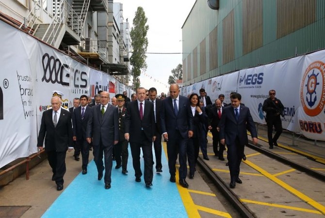 TCG Bayraktar denize indi 1