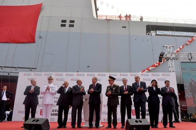 TCG Bayraktar denize indi 12