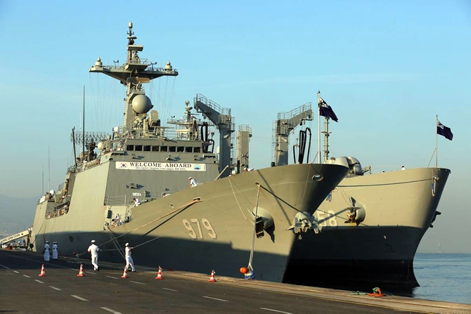 Kore Donanması'na ait iki gemi İzmir'e geldi 1