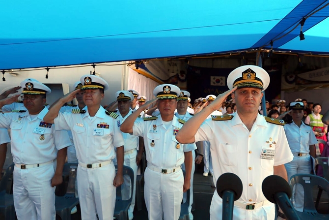 Kore Donanması'na ait iki gemi İzmir'e geldi 8