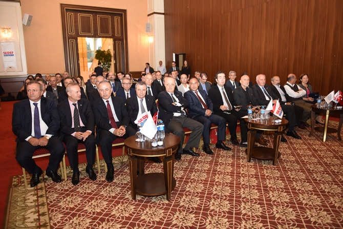 Türkiye'nin en büyük askeri gemisi için imzalar atıldı 1