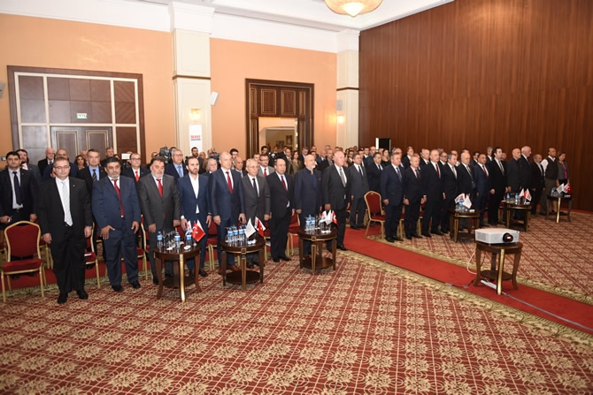 Türkiye'nin en büyük askeri gemisi için imzalar atıldı 4