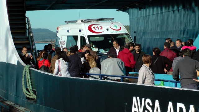 Çanakkale'de araba vapuru iskeleye çarptı 1