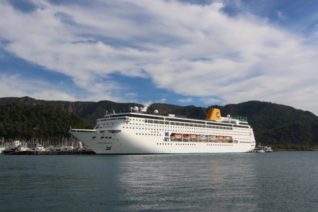 Dev kruvaziyer "Costa Riviera" Marmaris'te 1