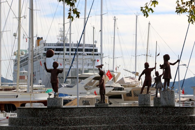 Dev kruvaziyer "Costa Riviera" Marmaris'te 6